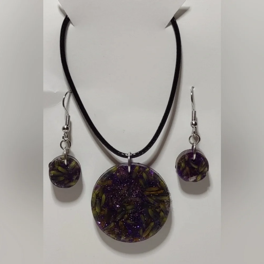 Lavender Dream Handmade Lavender Resin Pendant Set - Picture 7 of 7